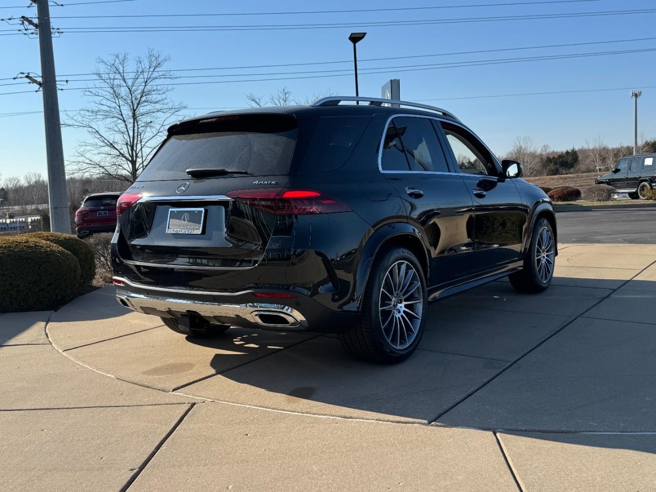 Mercedes-Benz GLE Vehicle Full-screen Gallery Image 4