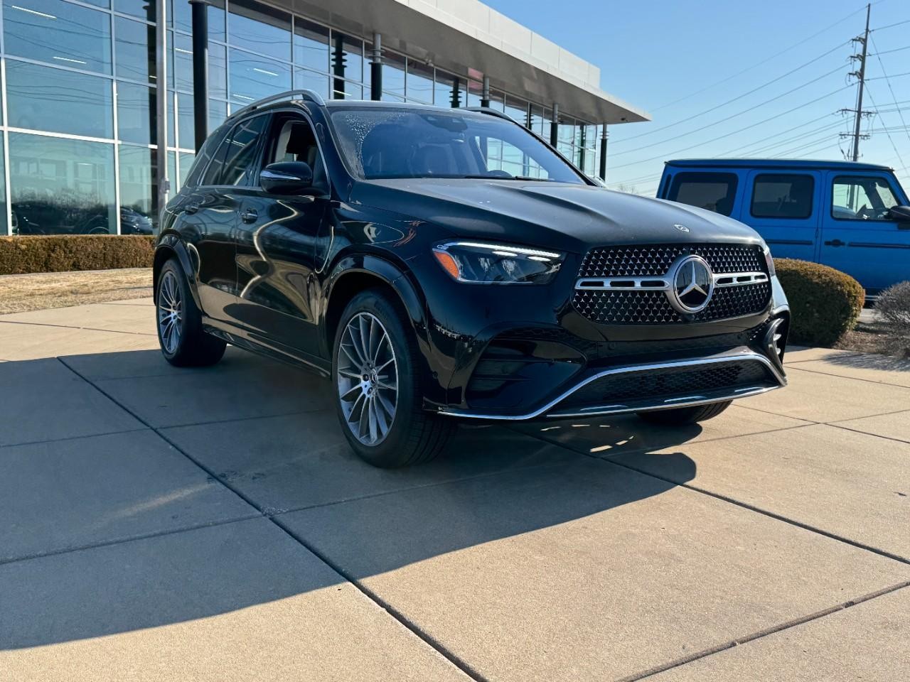 Mercedes-Benz GLE Vehicle Full-screen Gallery Image 6