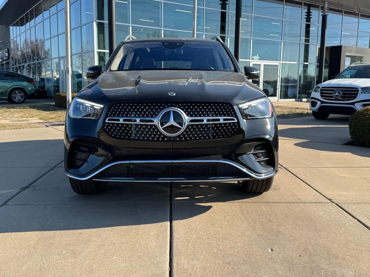 Mercedes-Benz GLE Vehicle Full-screen Gallery Image 7