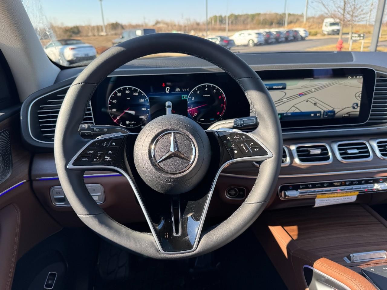 Mercedes-Benz GLE Vehicle Full-screen Gallery Image 13