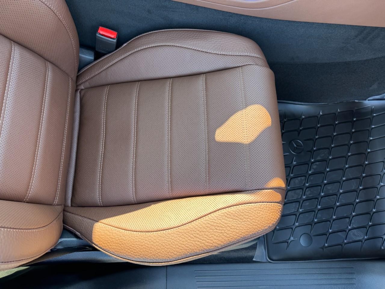 Mercedes-Benz GLE Vehicle Full-screen Gallery Image 19