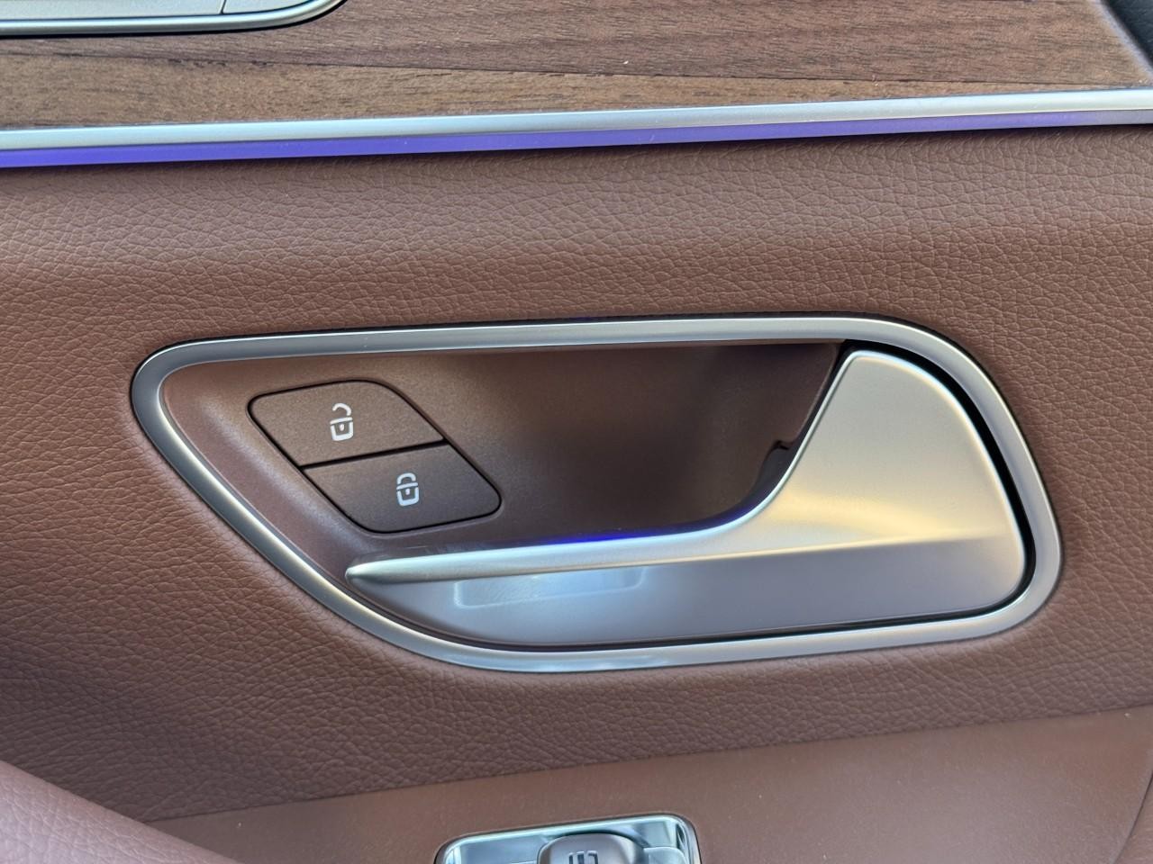 Mercedes-Benz GLE Vehicle Full-screen Gallery Image 22