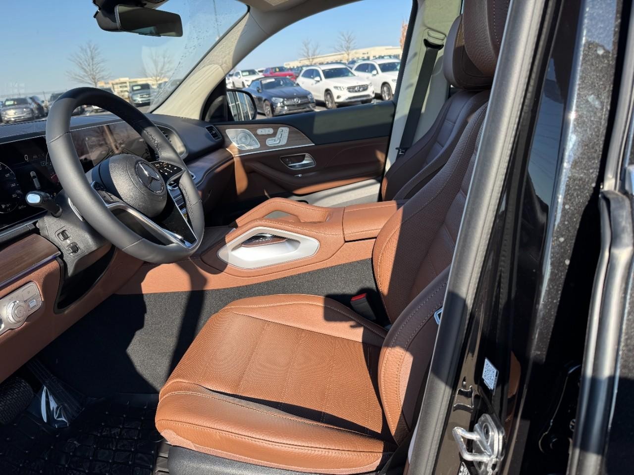 Mercedes-Benz GLE Vehicle Full-screen Gallery Image 29