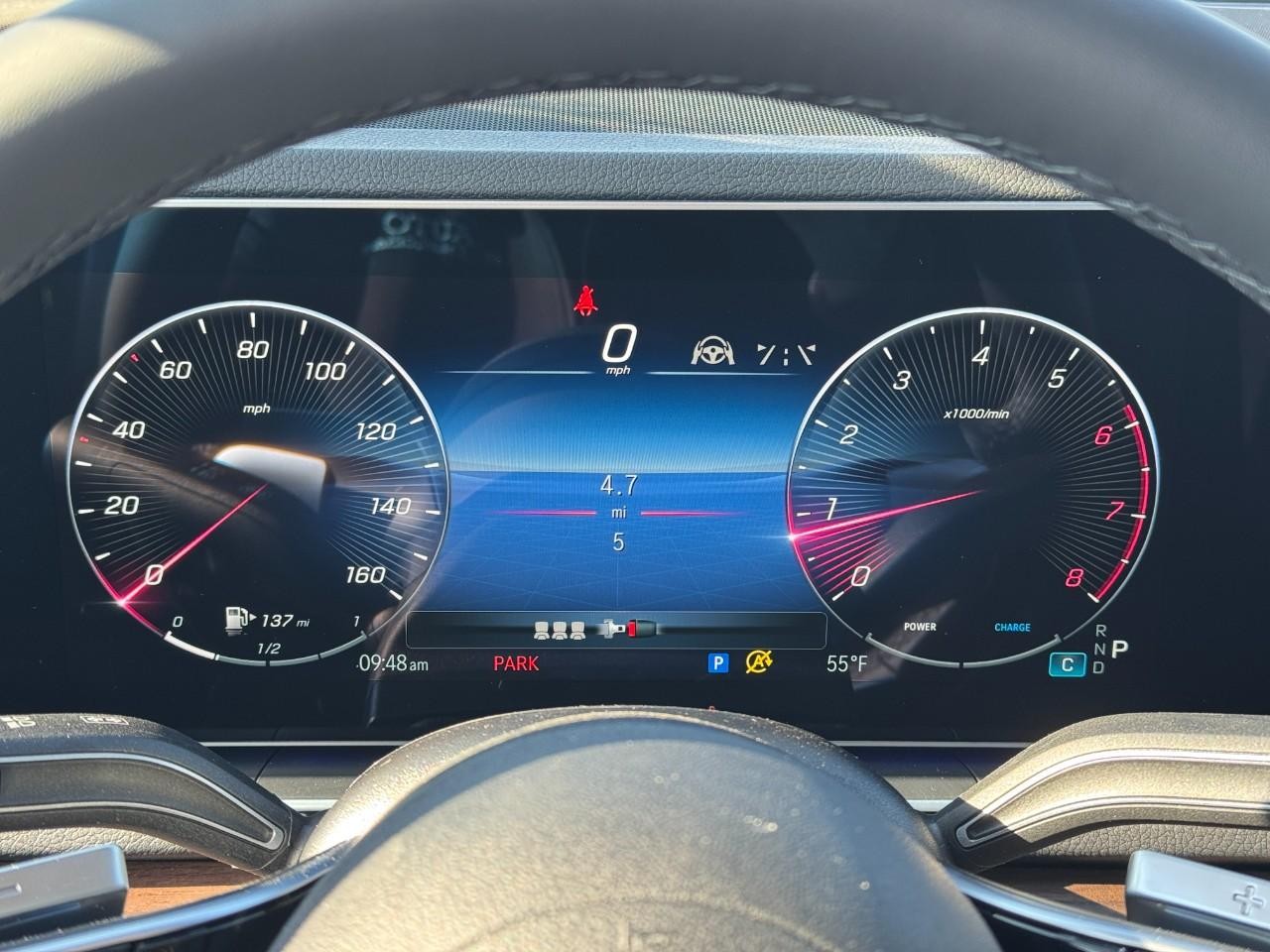 Mercedes-Benz GLE Vehicle Full-screen Gallery Image 35