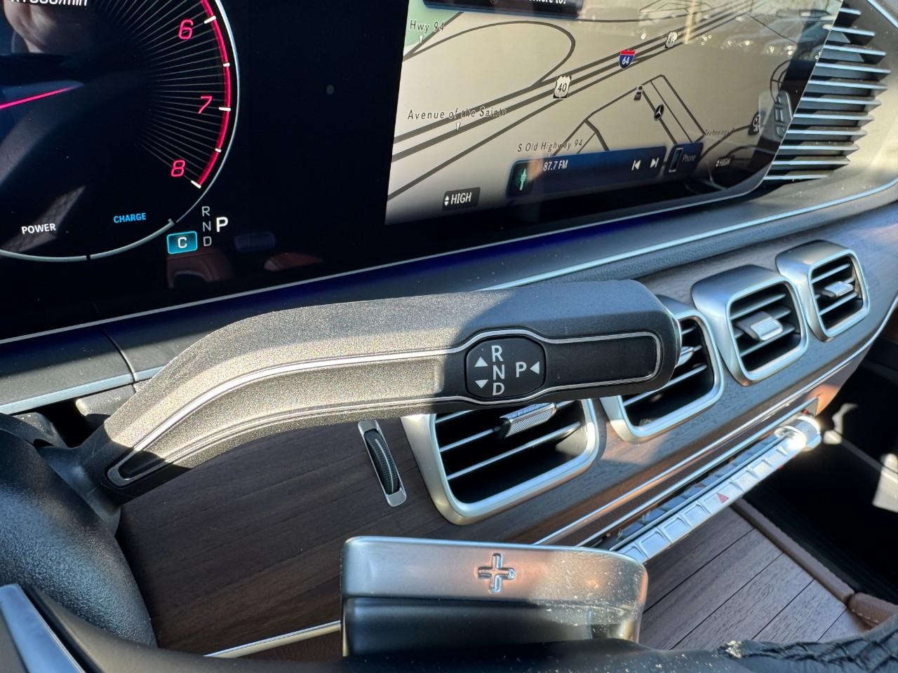 Mercedes-Benz GLE Vehicle Full-screen Gallery Image 36