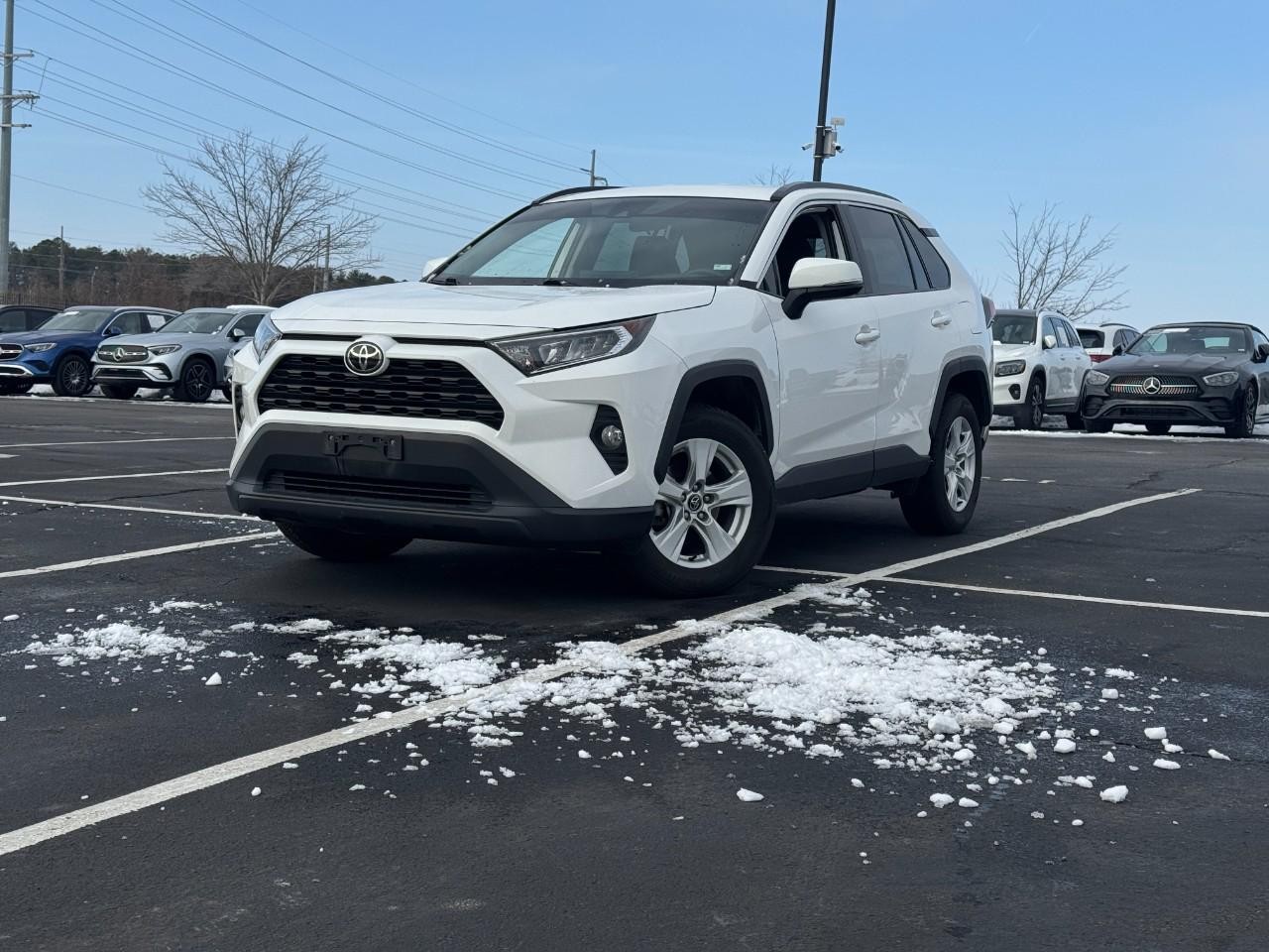 Toyota RAV4 Vehicle Full-screen Gallery Image 2