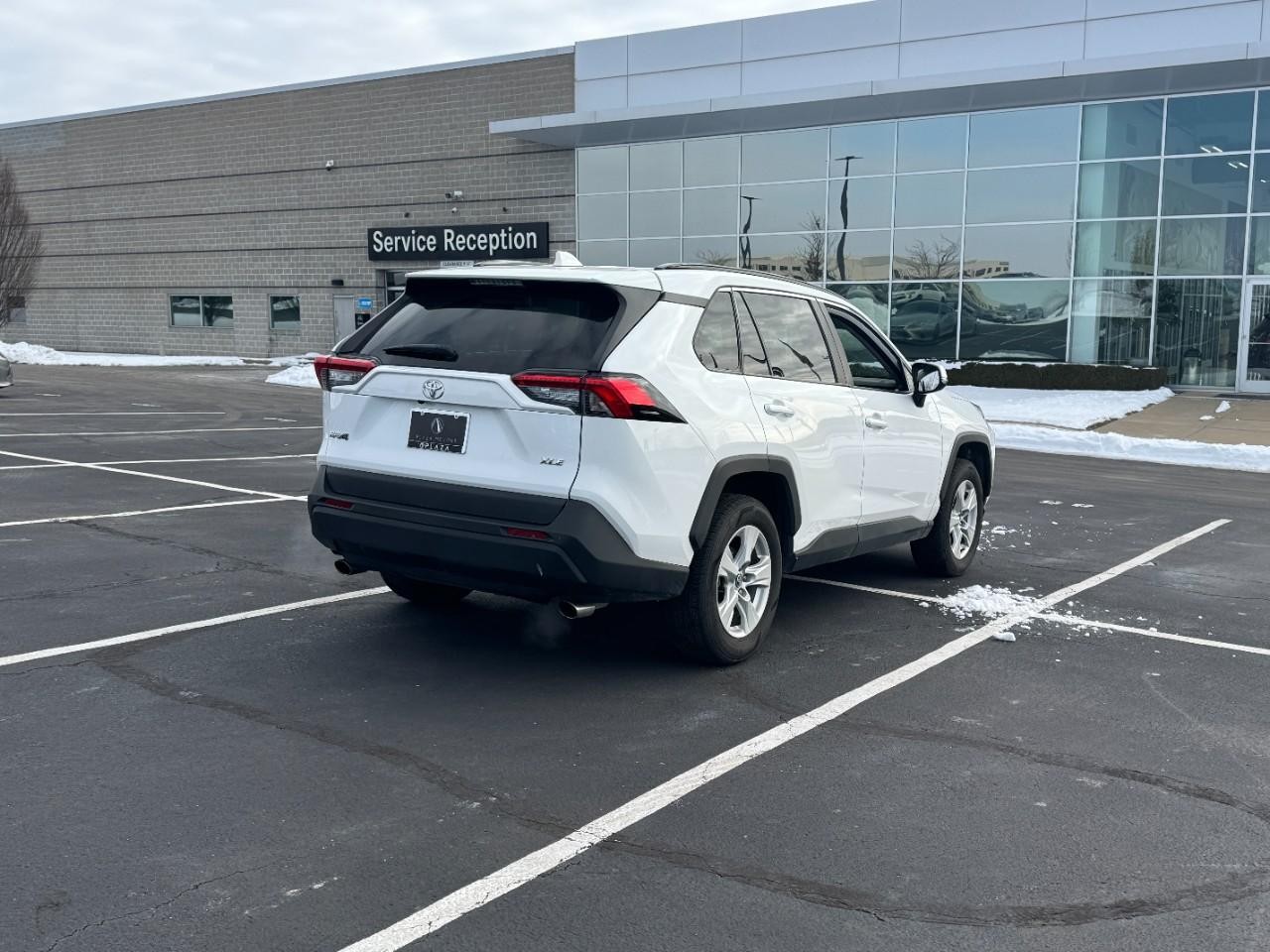 Toyota RAV4 Vehicle Full-screen Gallery Image 5