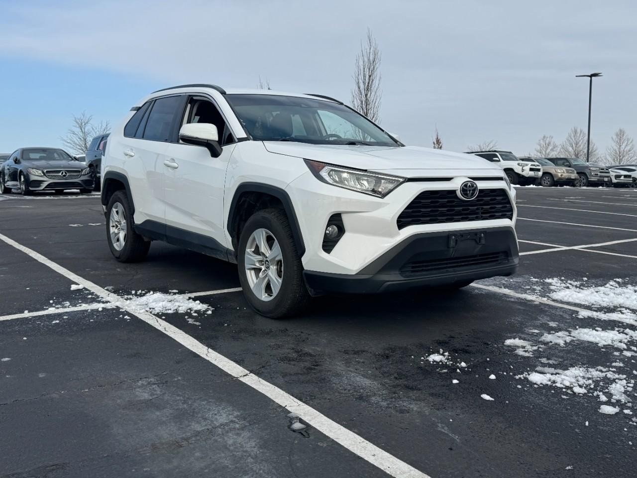 Toyota RAV4 Vehicle Full-screen Gallery Image 7