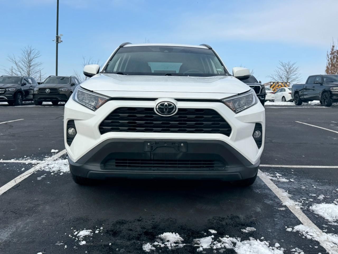 Toyota RAV4 Vehicle Full-screen Gallery Image 8