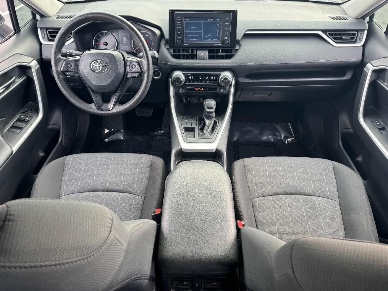 Toyota RAV4 Vehicle Full-screen Gallery Image 12