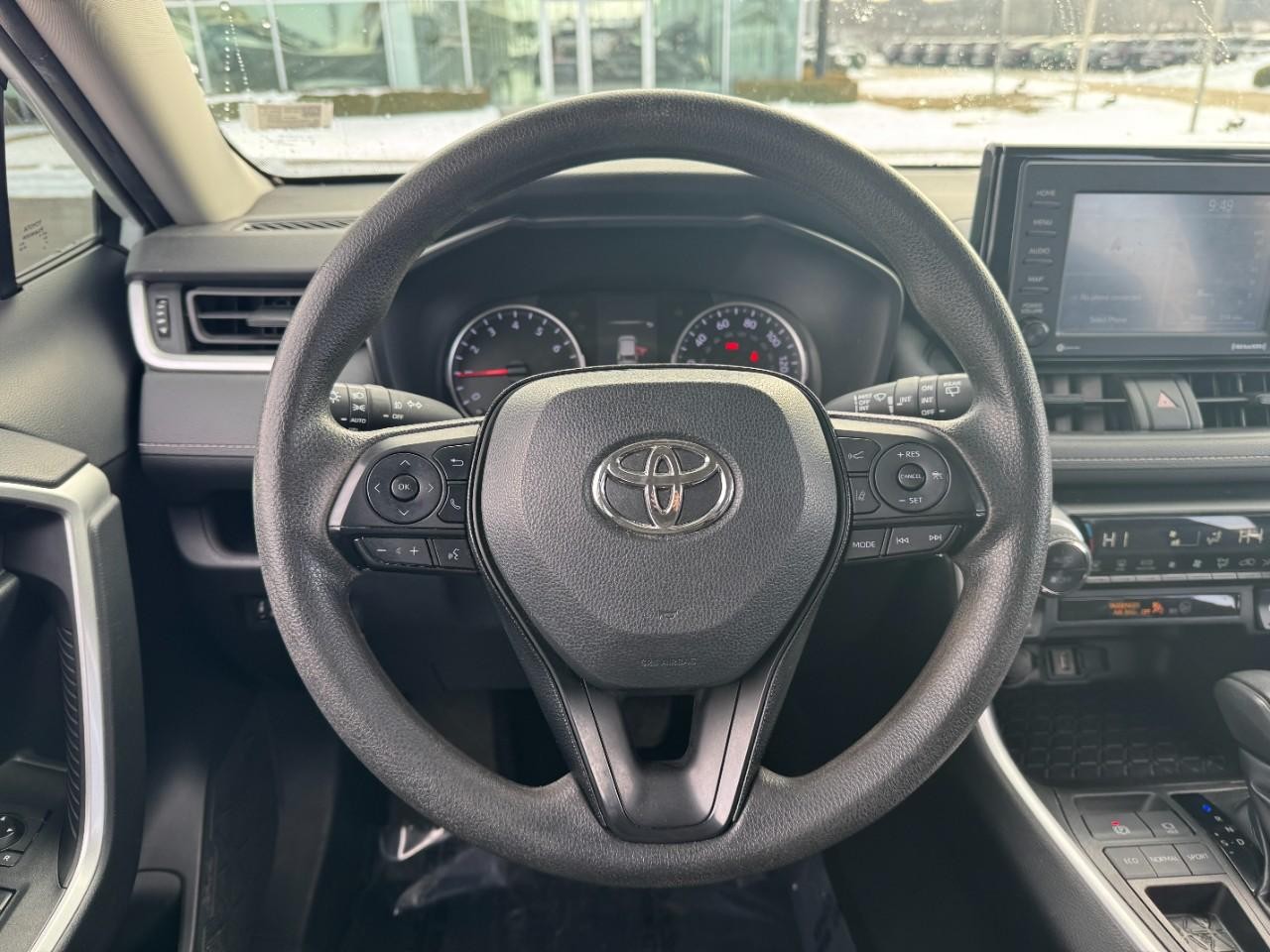 Toyota RAV4 Vehicle Full-screen Gallery Image 13