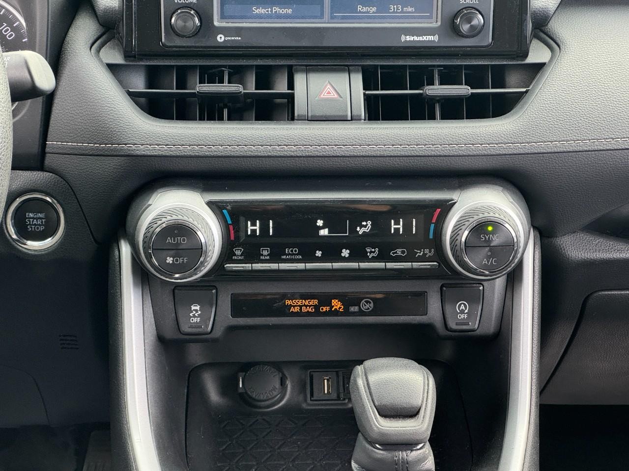 Toyota RAV4 Vehicle Full-screen Gallery Image 15