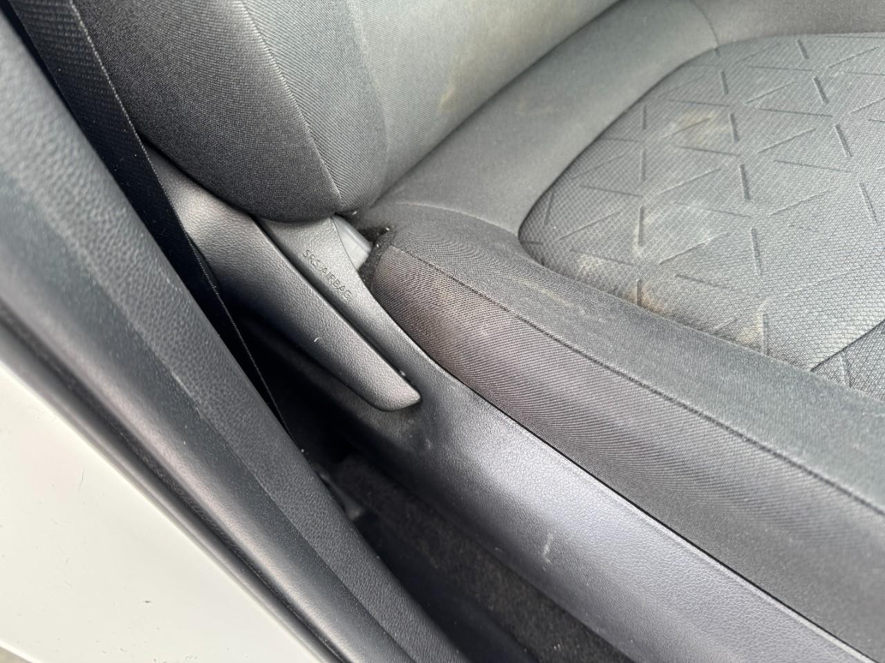 Toyota RAV4 Vehicle Full-screen Gallery Image 20