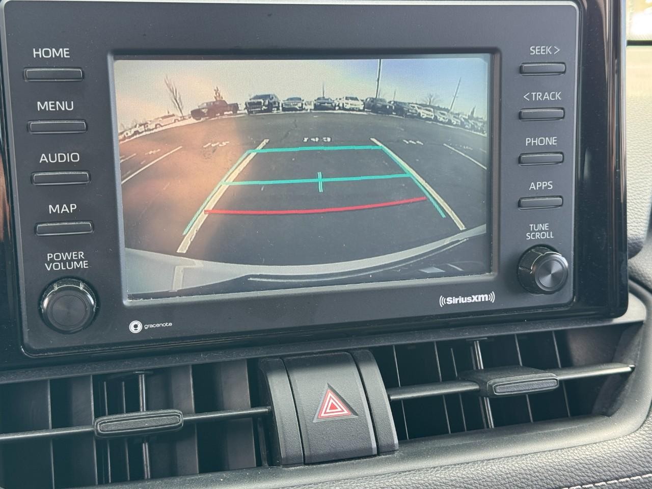 Toyota RAV4 Vehicle Full-screen Gallery Image 32