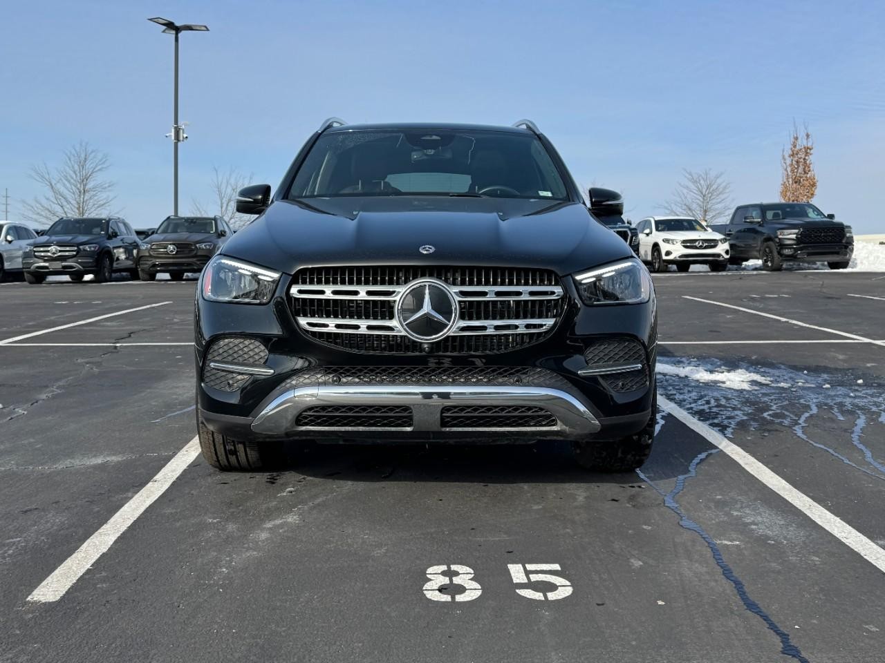 Mercedes-Benz GLE Vehicle Full-screen Gallery Image 7