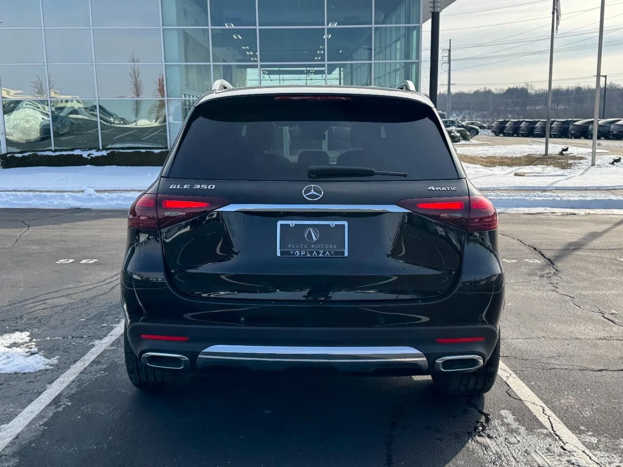 Mercedes-Benz GLE Vehicle Full-screen Gallery Image 9