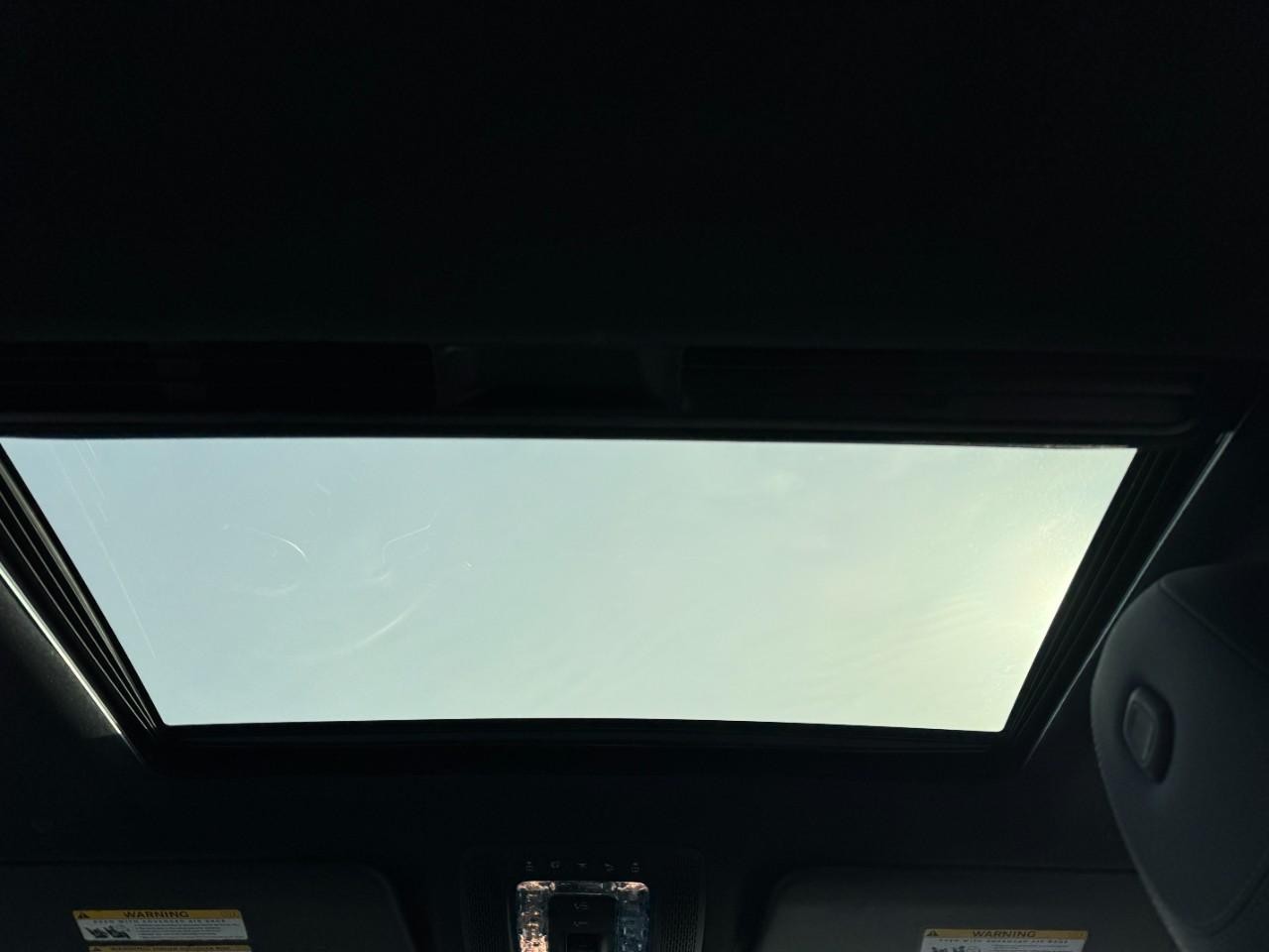 Mercedes-Benz GLE Vehicle Full-screen Gallery Image 11