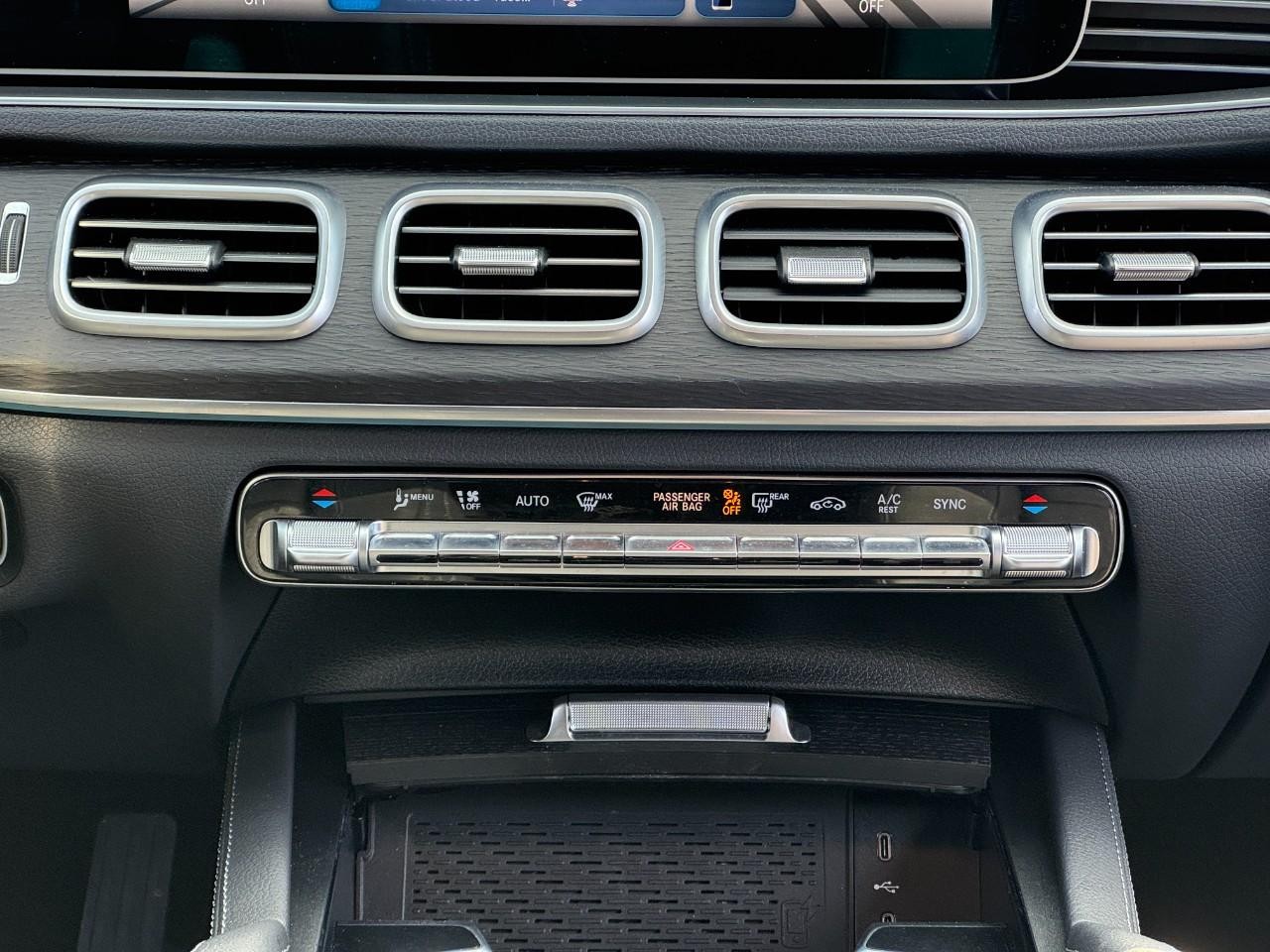 Mercedes-Benz GLE Vehicle Full-screen Gallery Image 14