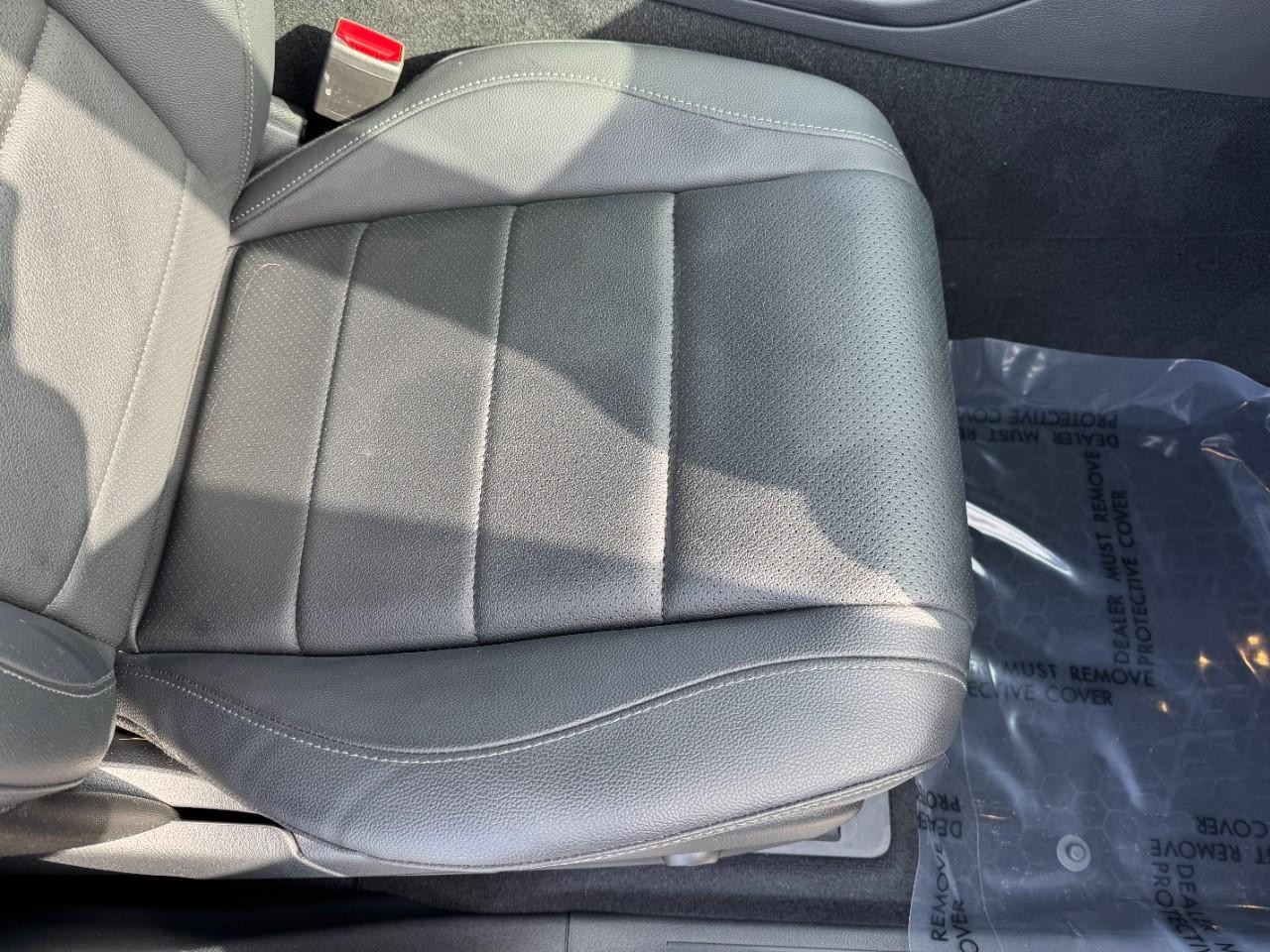 Mercedes-Benz GLE Vehicle Full-screen Gallery Image 18