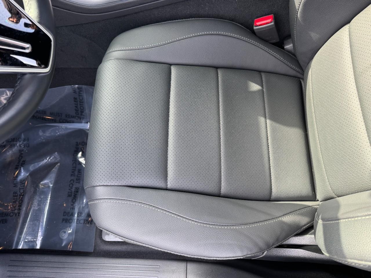 Mercedes-Benz GLE Vehicle Full-screen Gallery Image 28