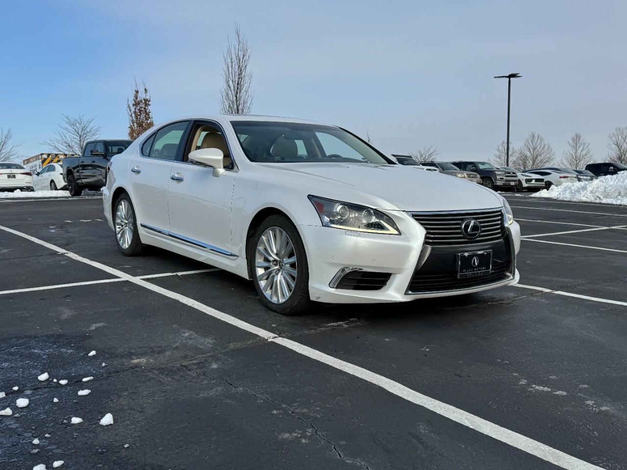 Lexus LS Vehicle Full-screen Gallery Image 6