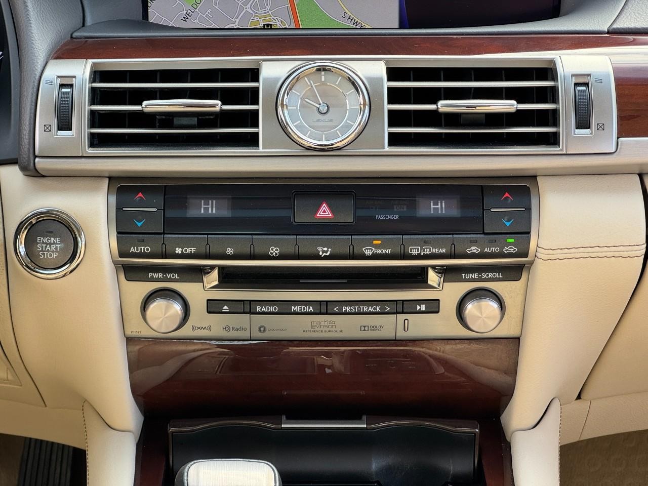 Lexus LS Vehicle Full-screen Gallery Image 15