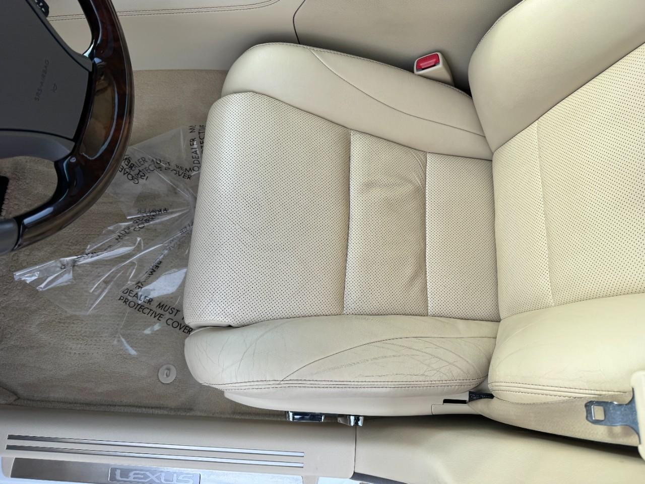 Lexus LS Vehicle Full-screen Gallery Image 27