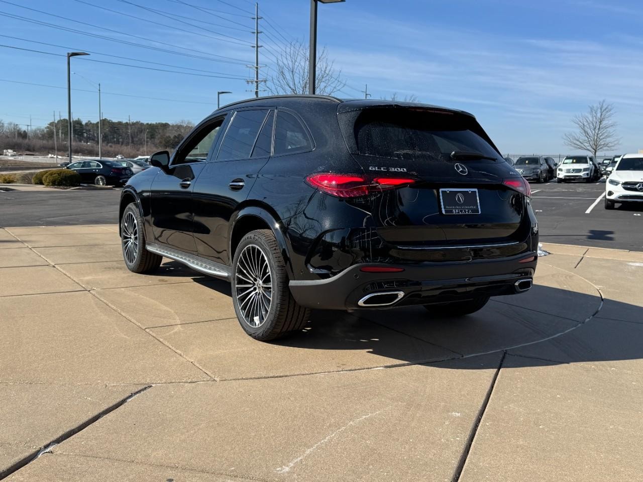 Mercedes-Benz GLC Vehicle Full-screen Gallery Image 3