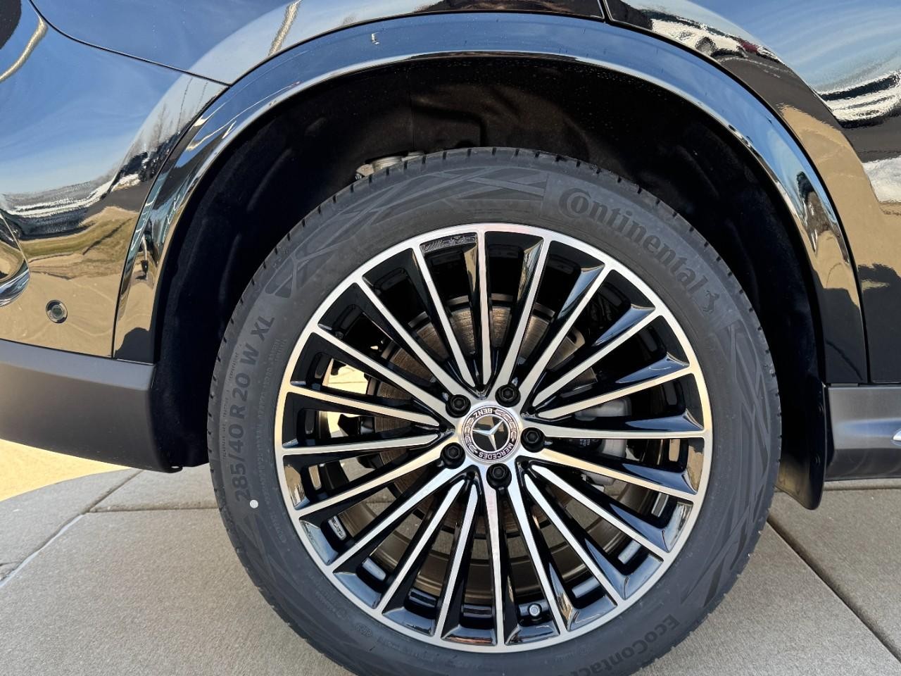 Mercedes-Benz GLC Vehicle Full-screen Gallery Image 5