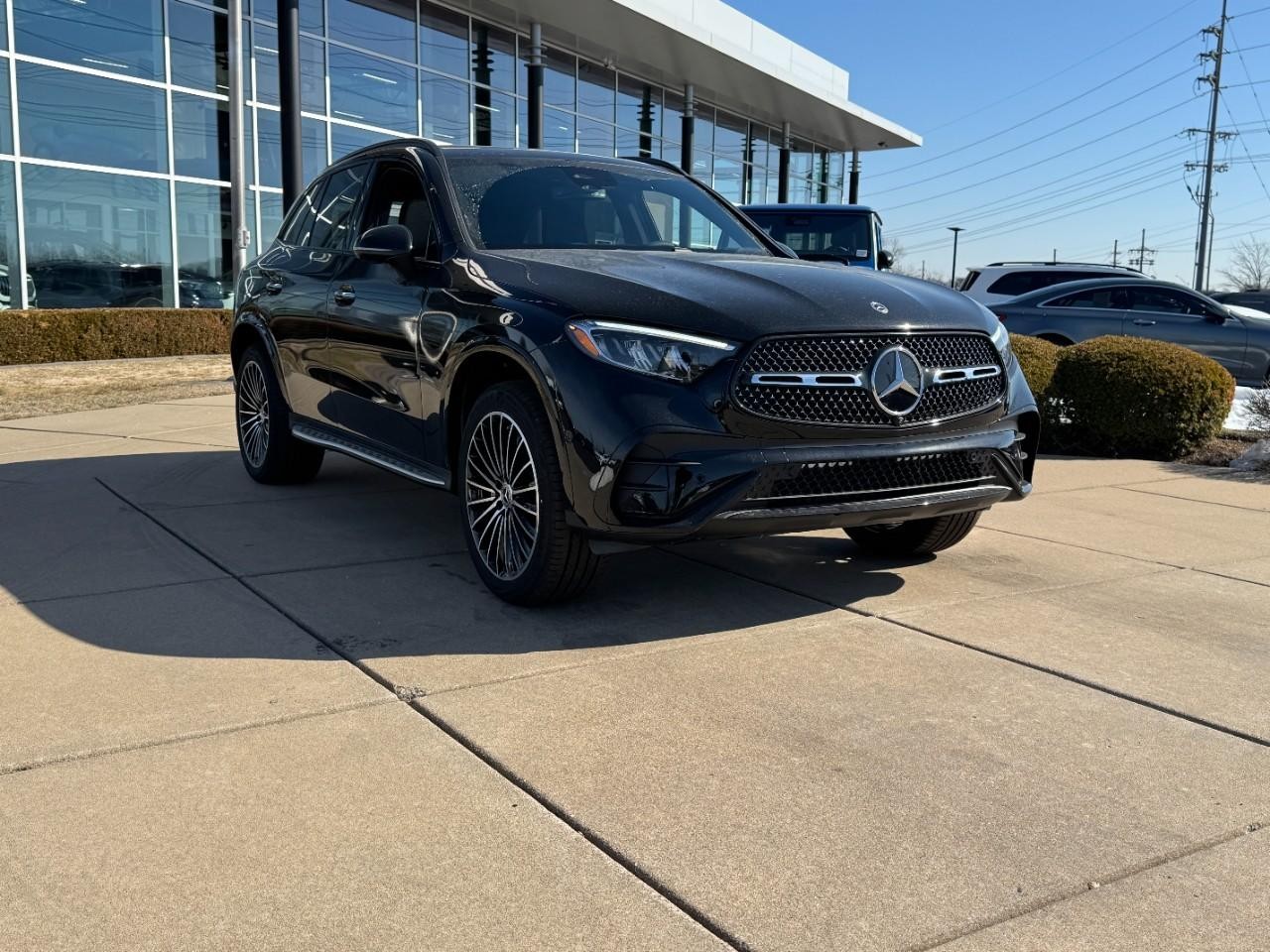 Mercedes-Benz GLC Vehicle Full-screen Gallery Image 6