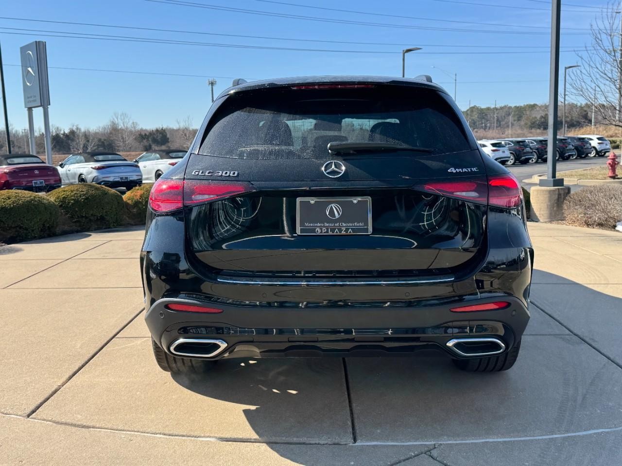 Mercedes-Benz GLC Vehicle Full-screen Gallery Image 9