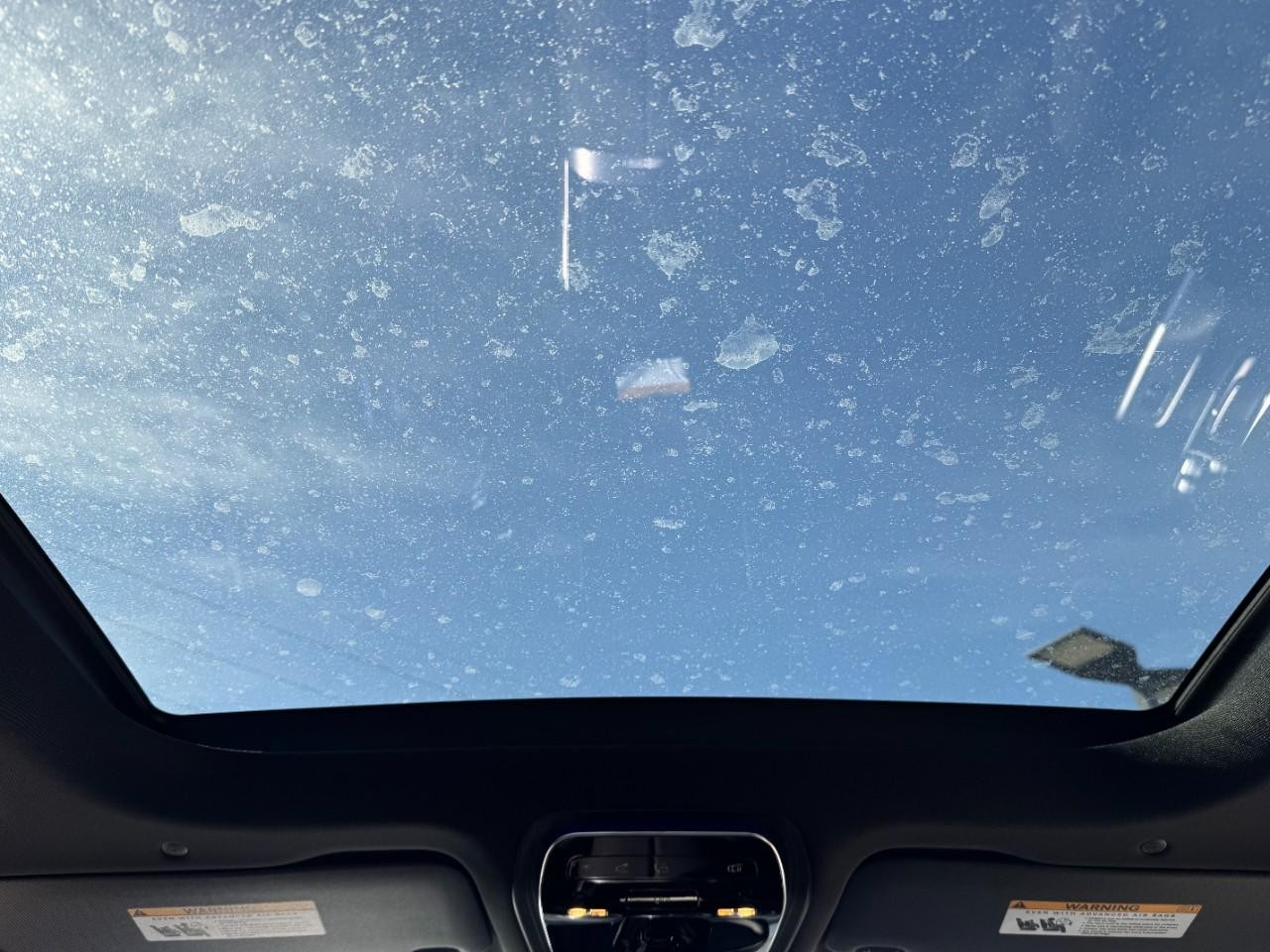 Mercedes-Benz GLC Vehicle Full-screen Gallery Image 11