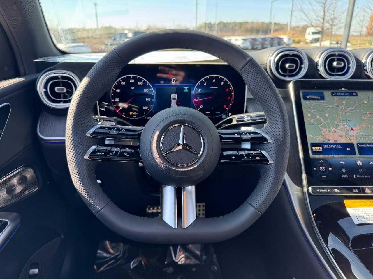 Mercedes-Benz GLC Vehicle Full-screen Gallery Image 13