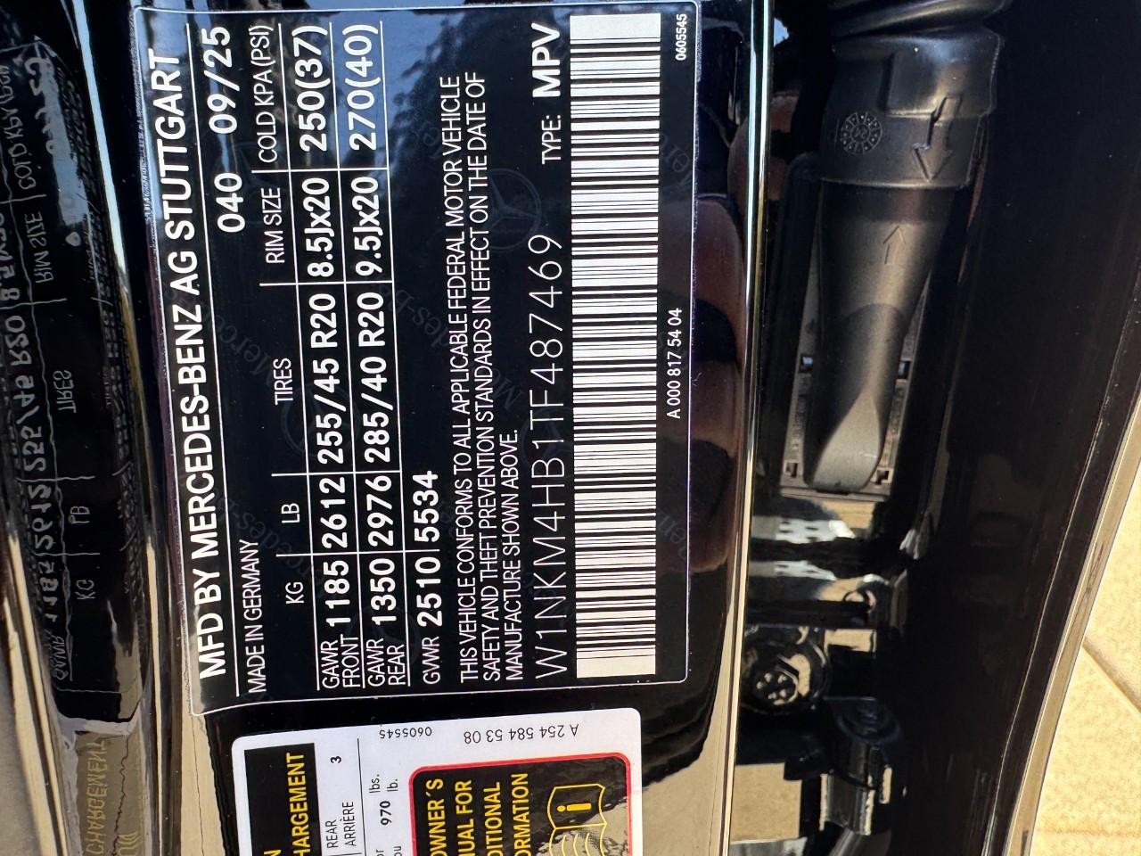 Mercedes-Benz GLC Vehicle Full-screen Gallery Image 36