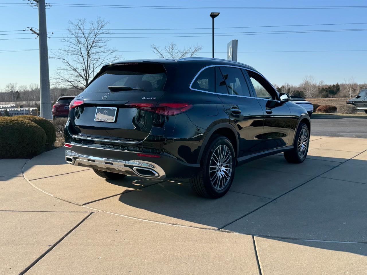 Mercedes-Benz GLC Vehicle Full-screen Gallery Image 04