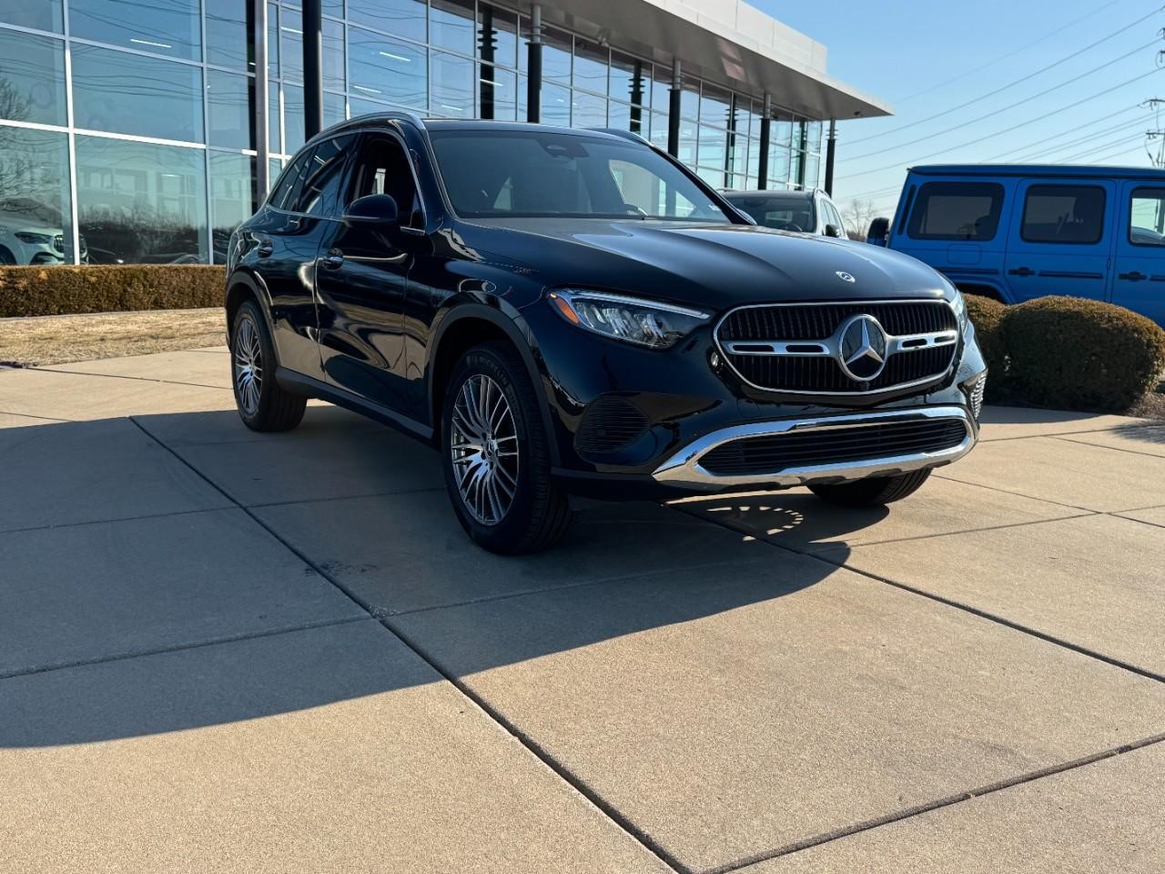 Mercedes-Benz GLC Vehicle Full-screen Gallery Image 06