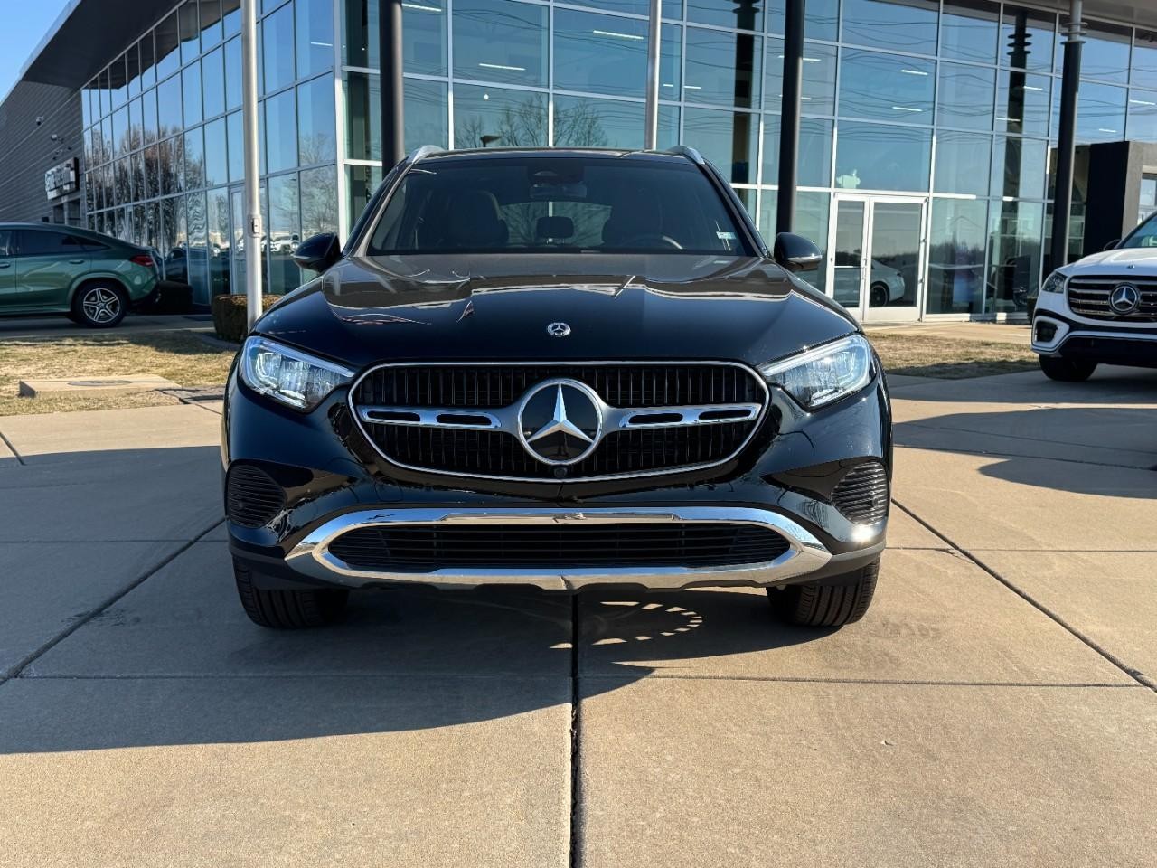 Mercedes-Benz GLC Vehicle Full-screen Gallery Image 07