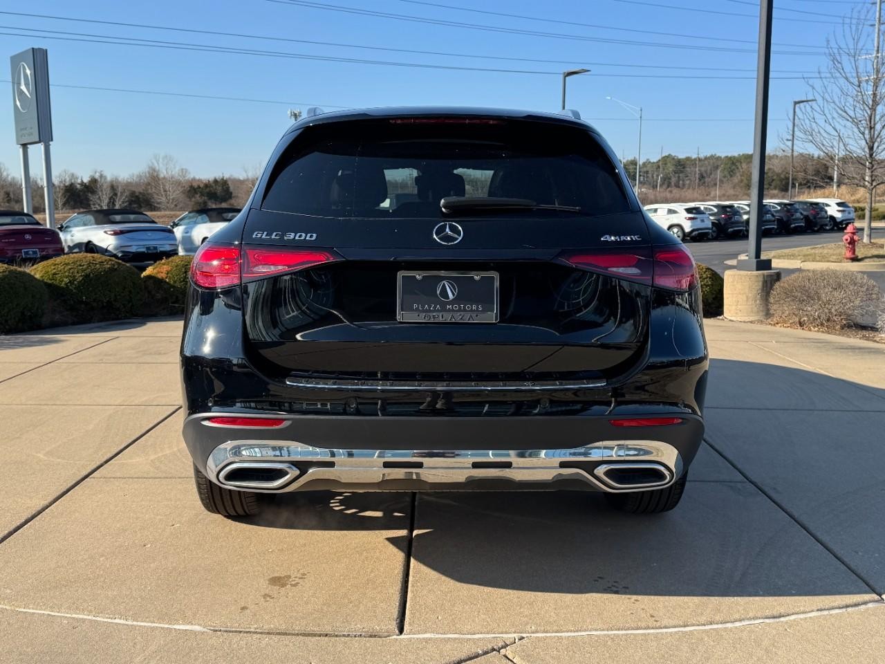 Mercedes-Benz GLC Vehicle Full-screen Gallery Image 09