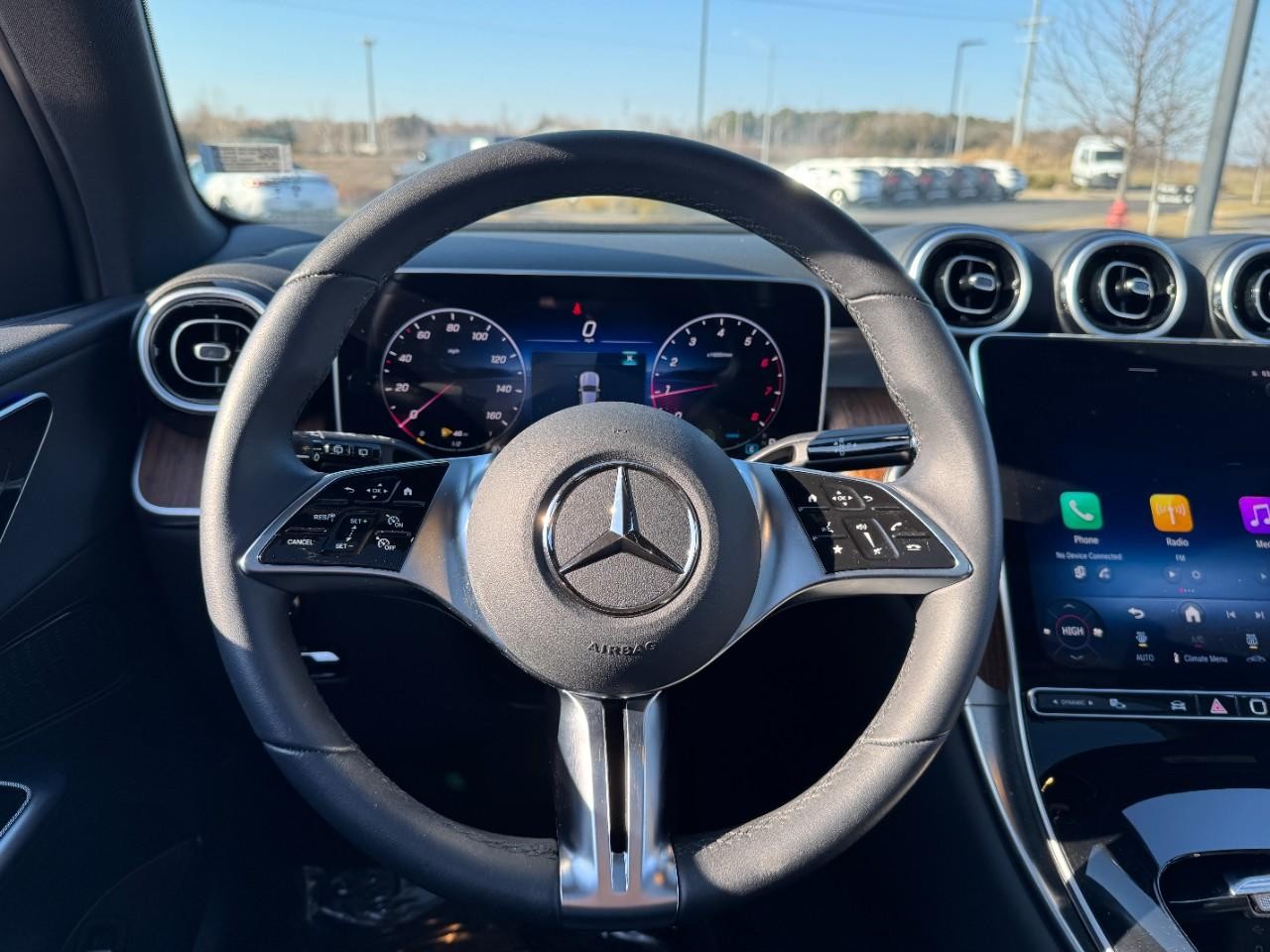 Mercedes-Benz GLC Vehicle Full-screen Gallery Image 13