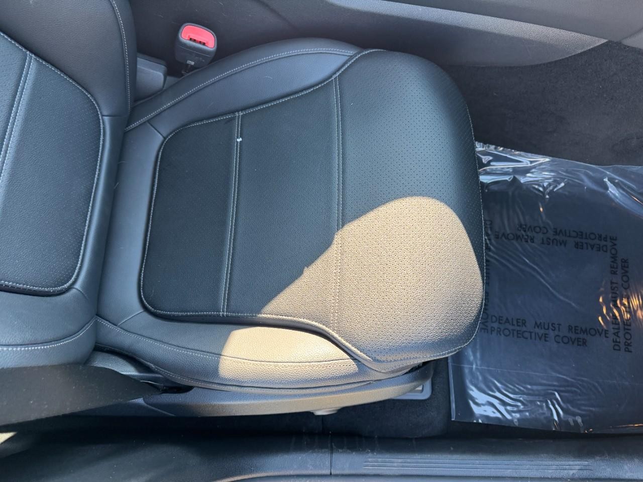 Mercedes-Benz GLC Vehicle Full-screen Gallery Image 17