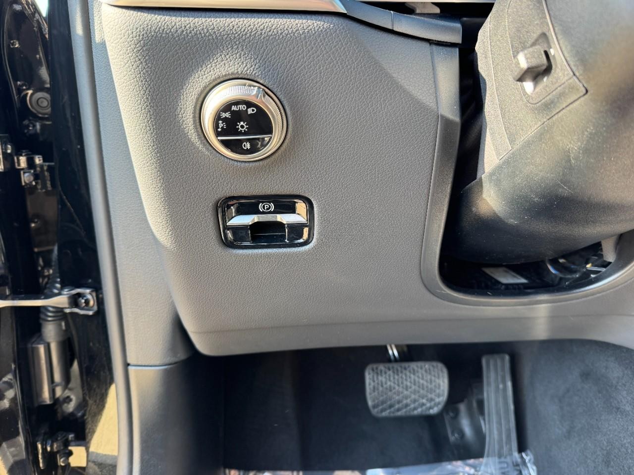 Mercedes-Benz GLC Vehicle Full-screen Gallery Image 29