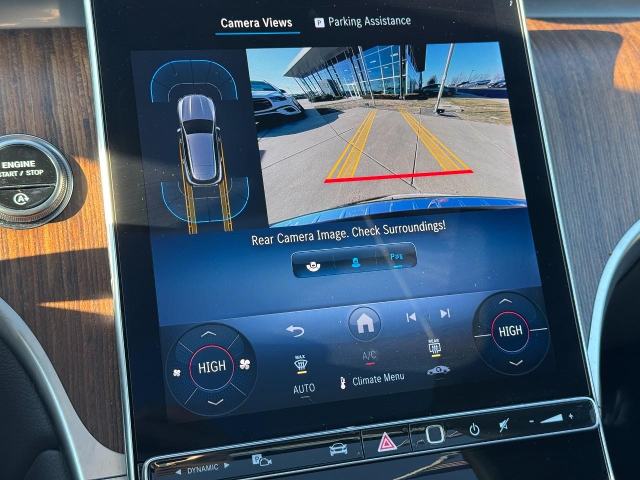 Mercedes-Benz GLC Vehicle Full-screen Gallery Image 34