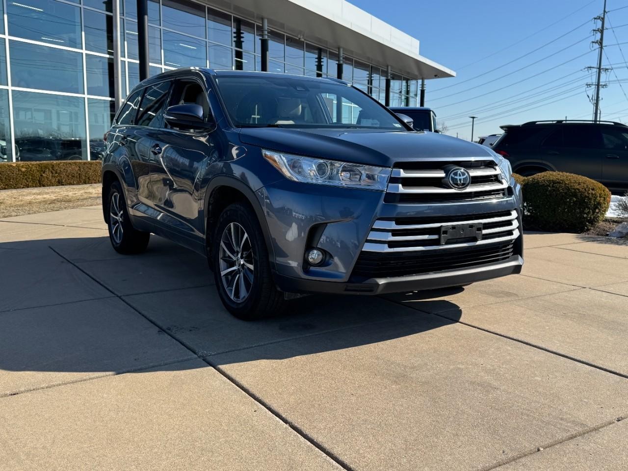 Toyota Highlander Vehicle Full-screen Gallery Image 6