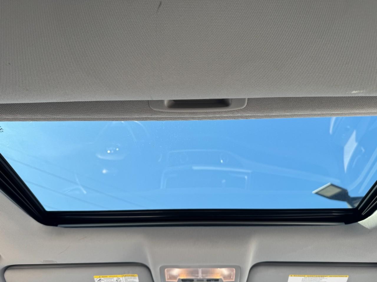 Toyota Highlander Vehicle Full-screen Gallery Image 14