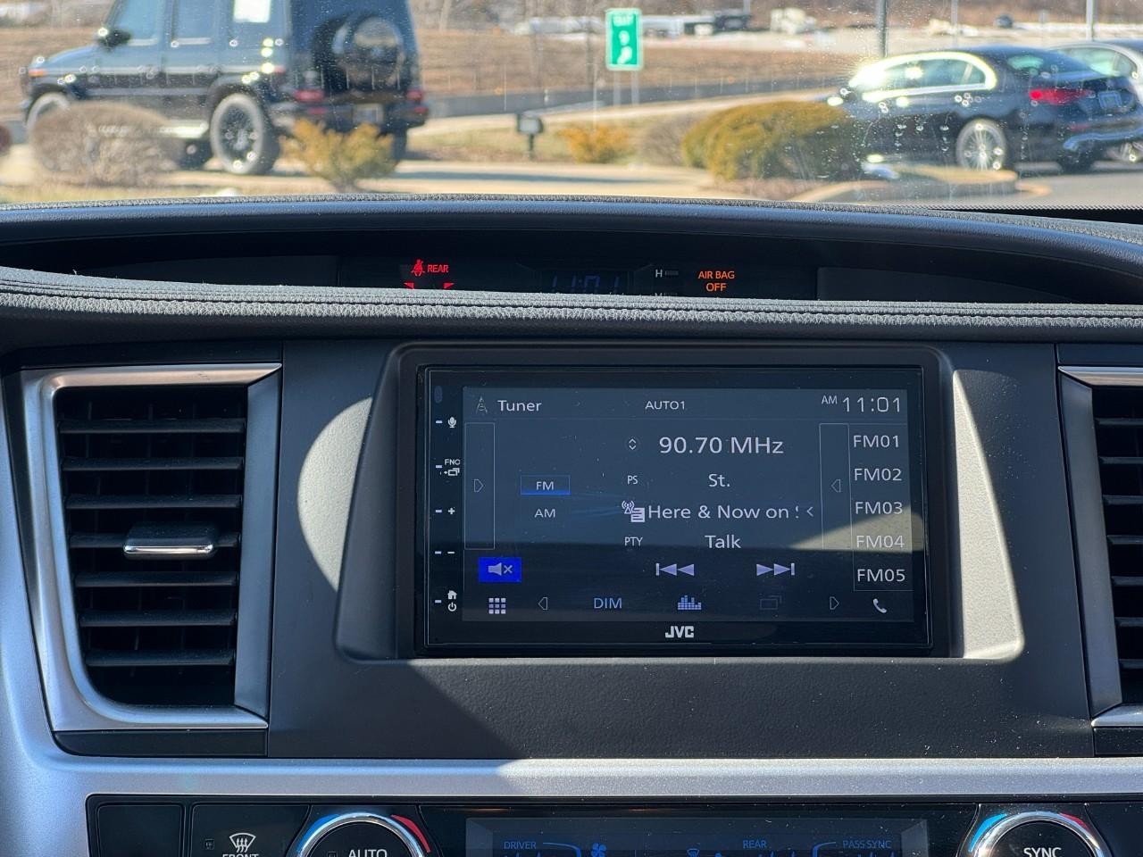 Toyota Highlander Vehicle Full-screen Gallery Image 17