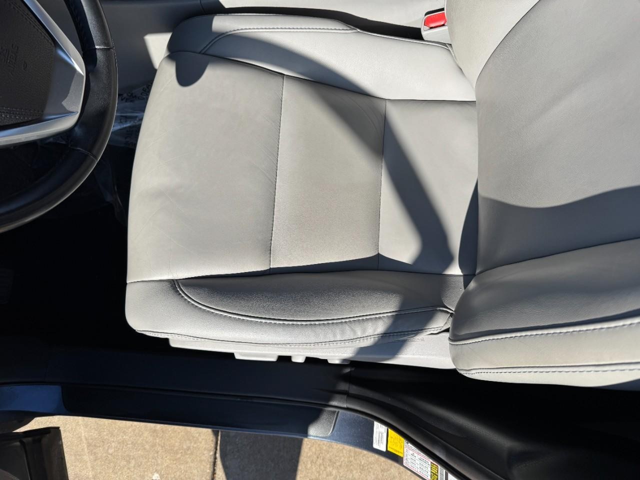 Toyota Highlander Vehicle Full-screen Gallery Image 29