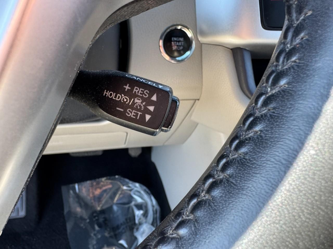 Toyota Highlander Vehicle Full-screen Gallery Image 34