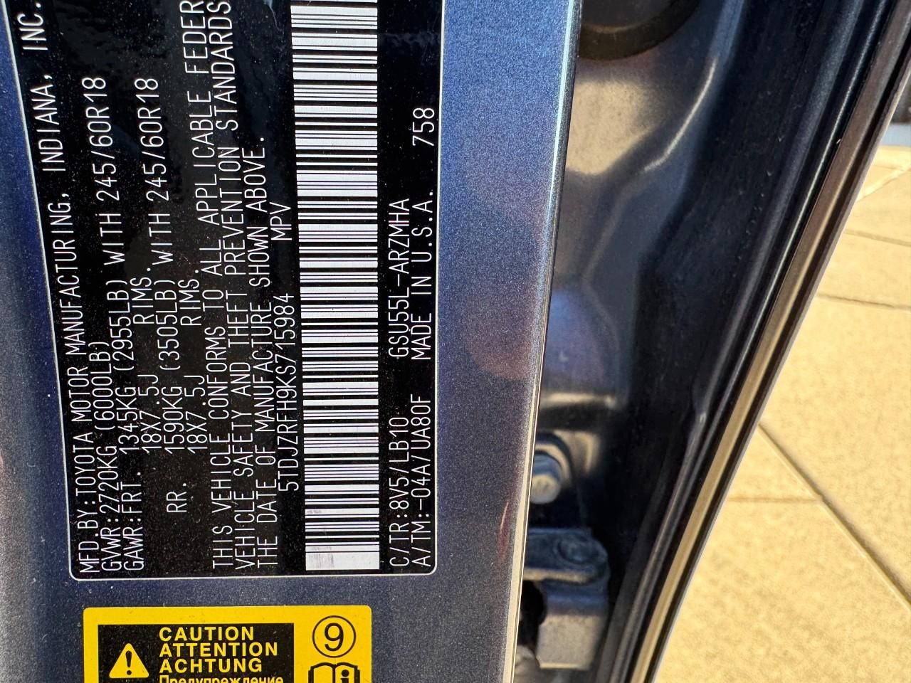 Toyota Highlander Vehicle Full-screen Gallery Image 37