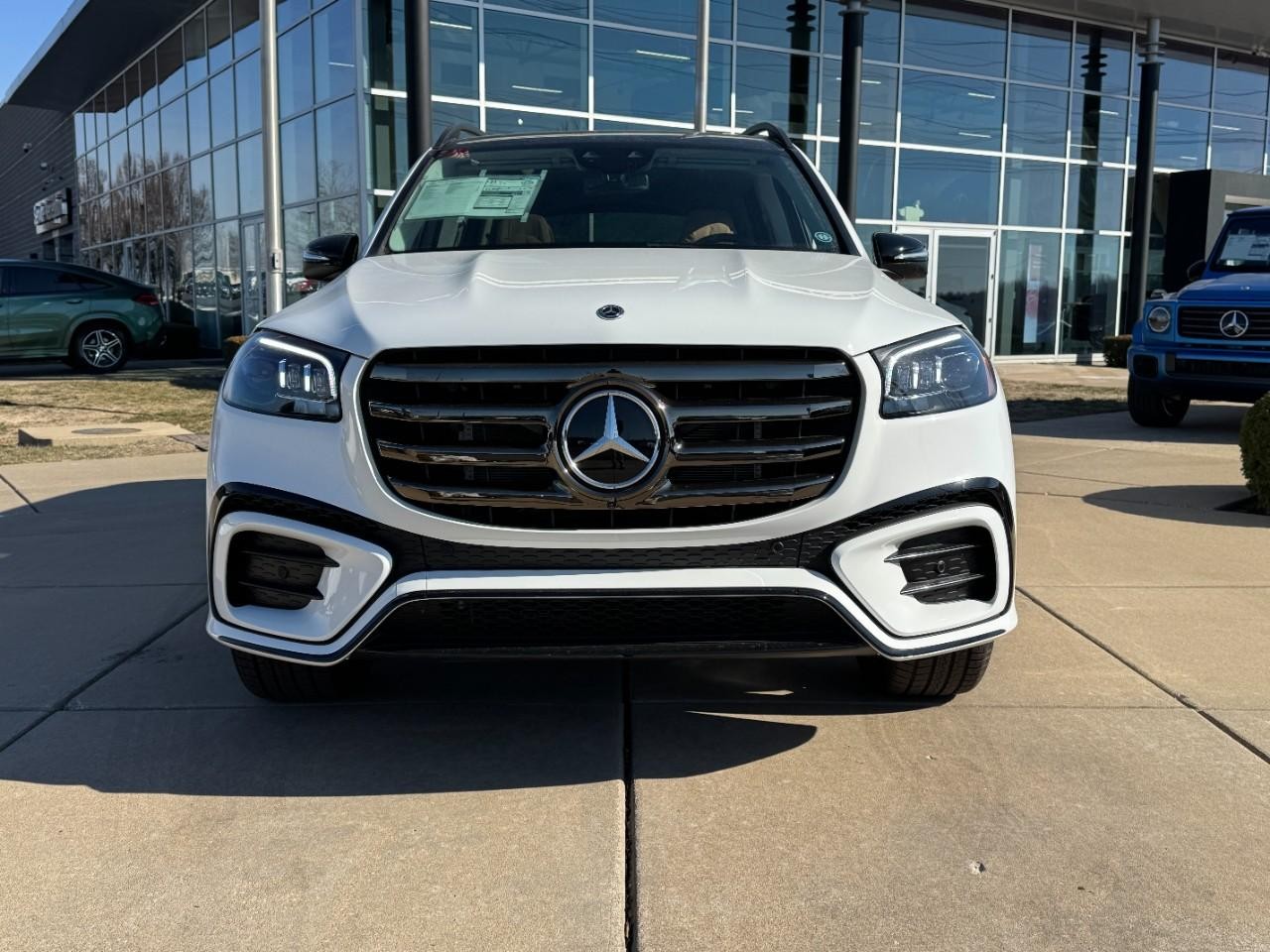 Mercedes-Benz GLS Vehicle Full-screen Gallery Image 7