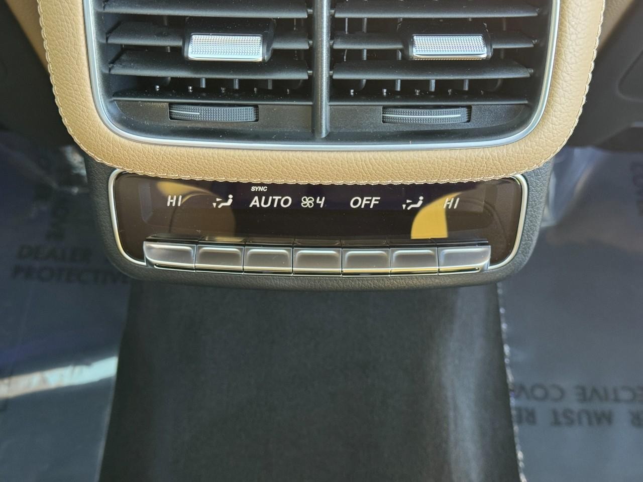 Mercedes-Benz GLS Vehicle Full-screen Gallery Image 13